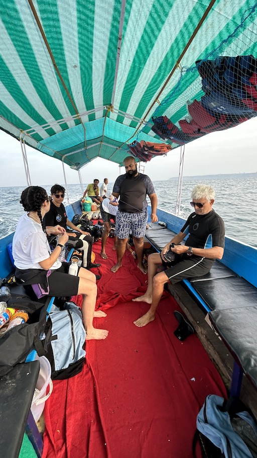 Picture of people on the dive boat prepping up